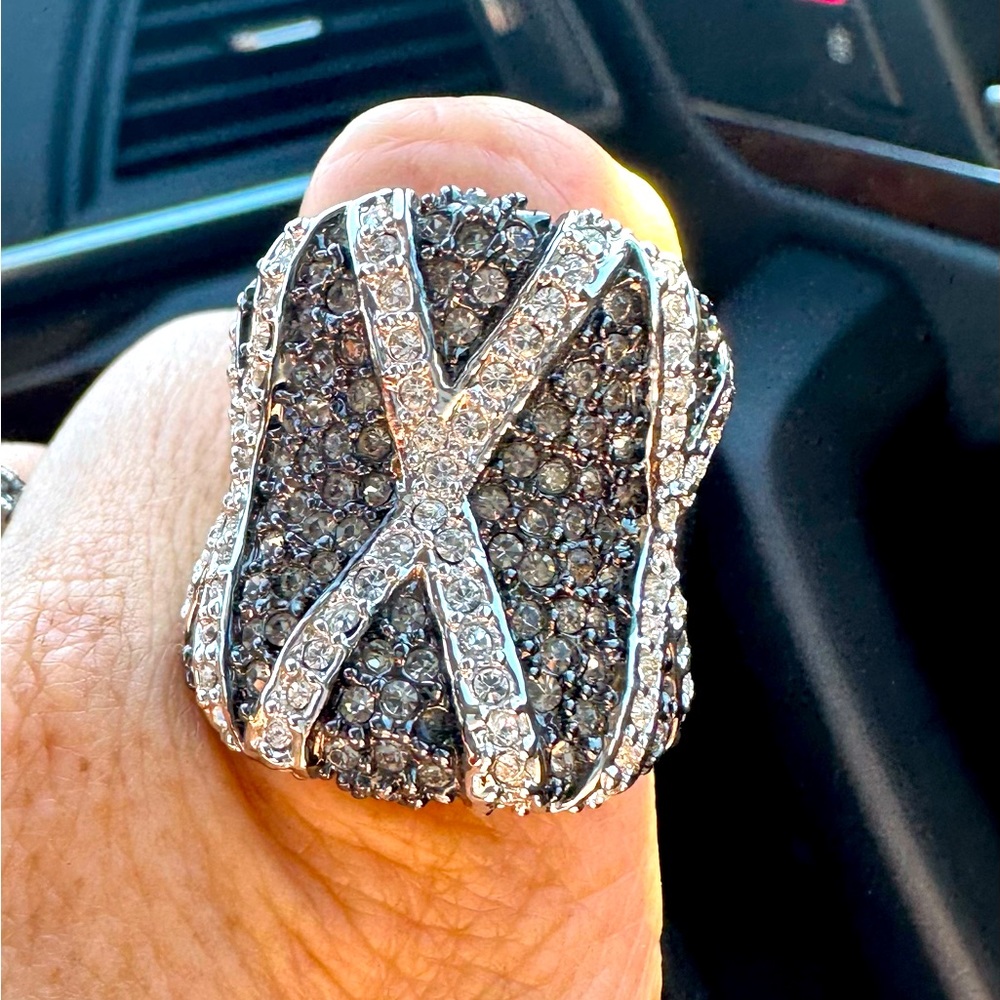 Black and white rhinestone ring